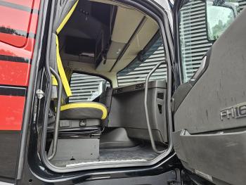 FH16.750 8x4 / 260T / RETARDER / FULL AIR